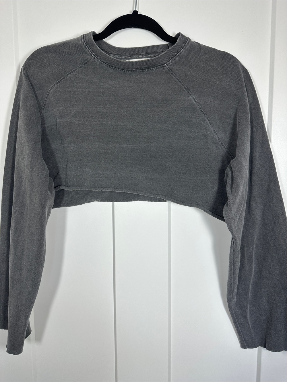 Joah Brown Cropped Sweatshirt in Charcoal Gray